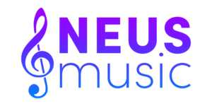 logo de Neus music academia de musica en morado